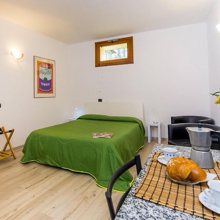Il Borgo Monolocali Διαμέρισμα Μπελάτζιο Εξωτερικό φωτογραφία